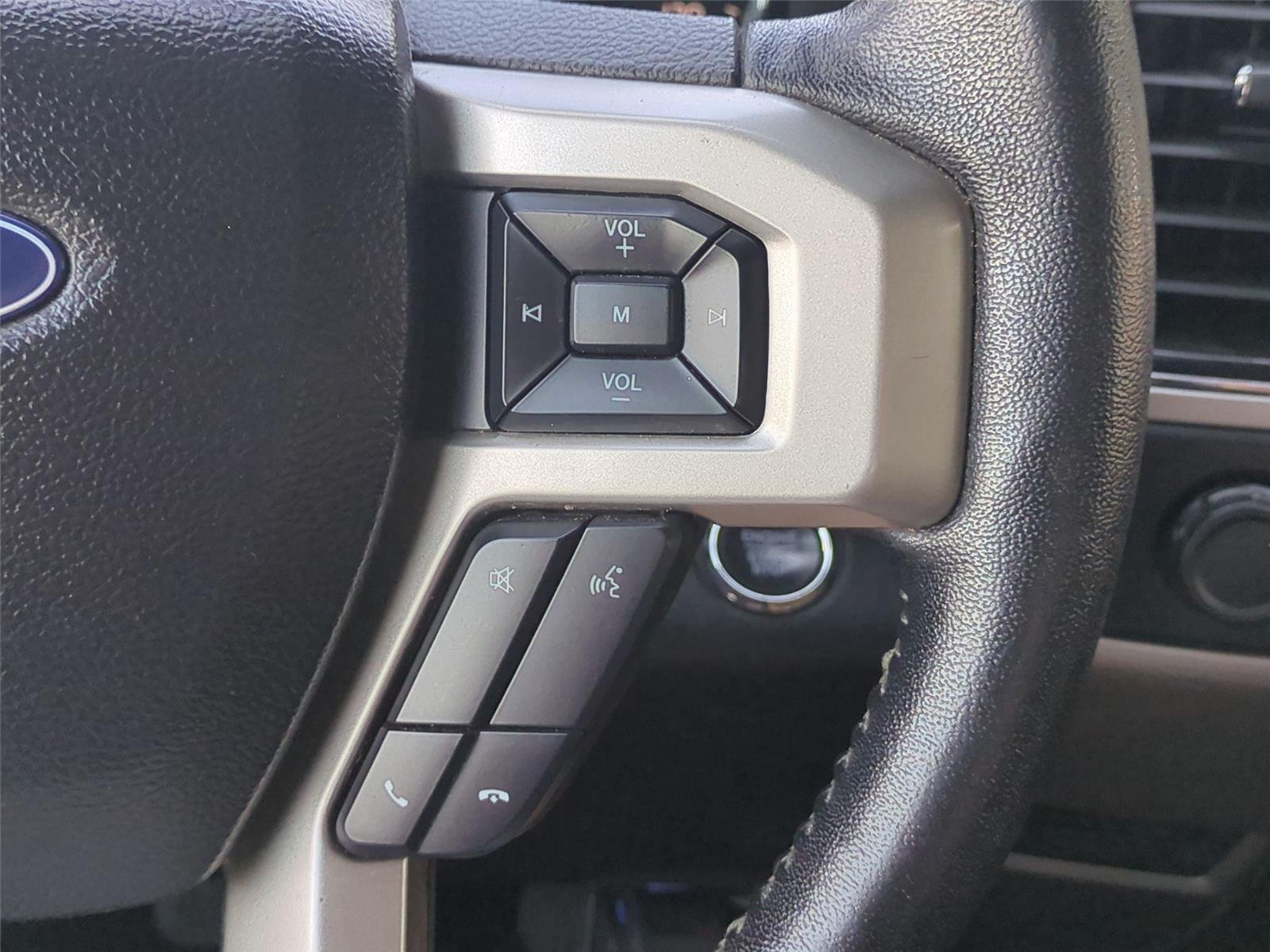 Used 2020 Oxford White Ford LARIAT image 21