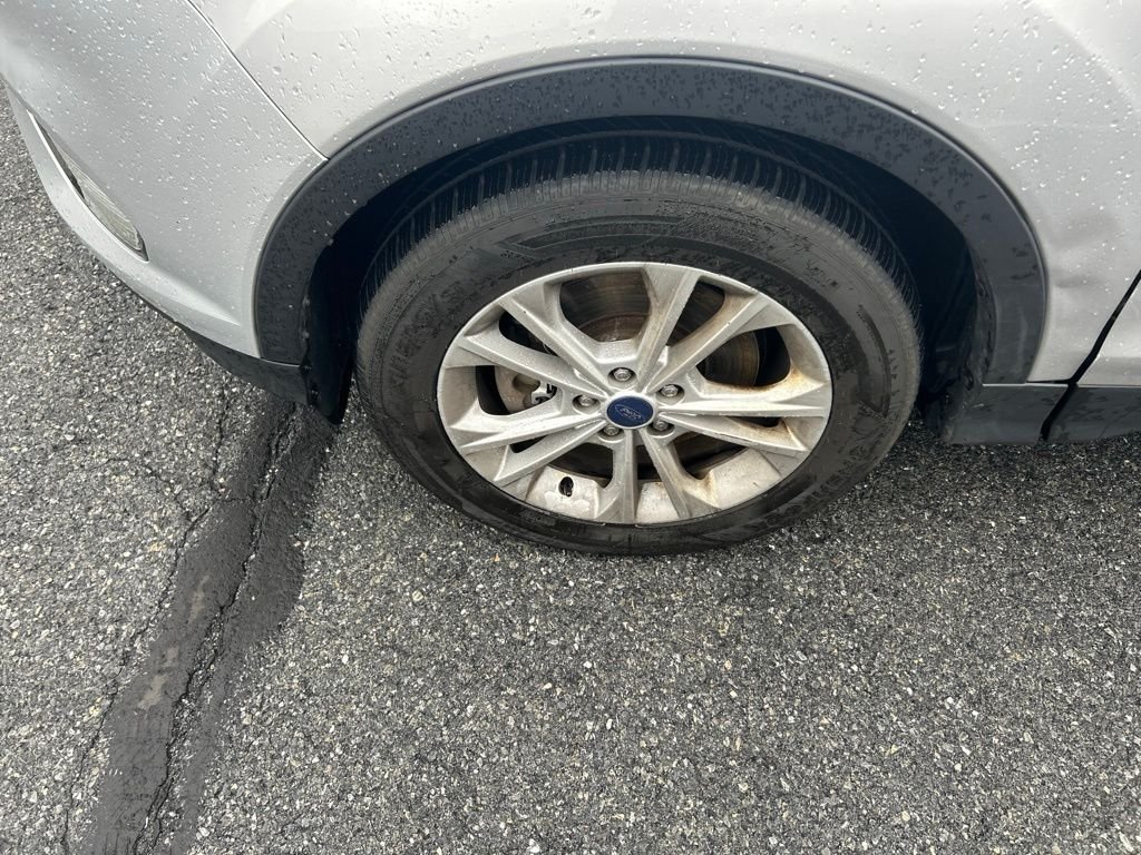 Used 2017 Silver Ford SE image 11