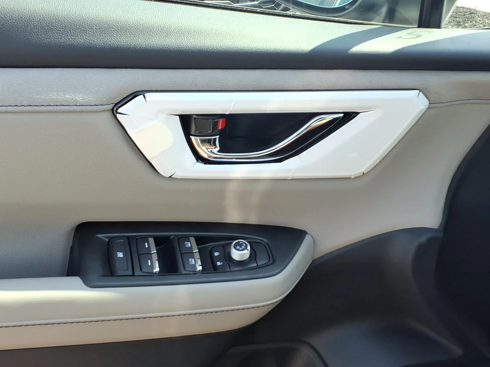 New 2026 CRYSTAL WHITE PEARL Subaru Limited Hybrid image 12