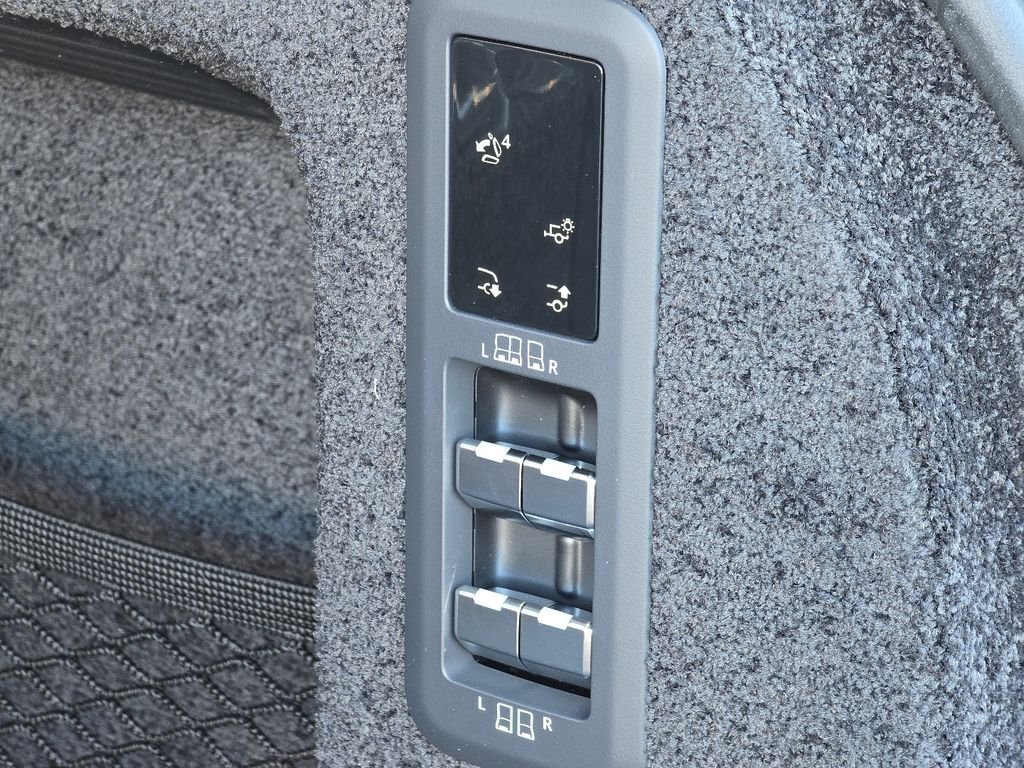 2025 Land Rover Range Rover SE - Photo 18