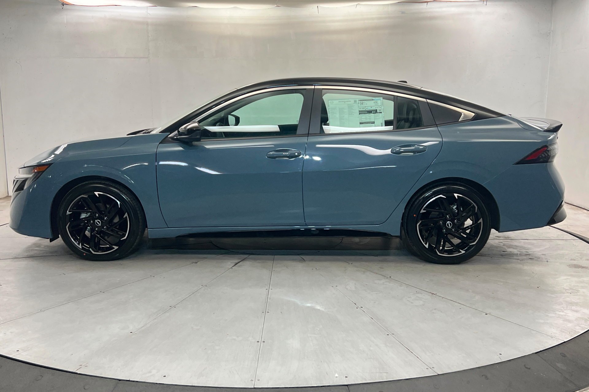New 2026 Atlantic Gray Metallic / Super Black Two-tone Nissan SR image 2