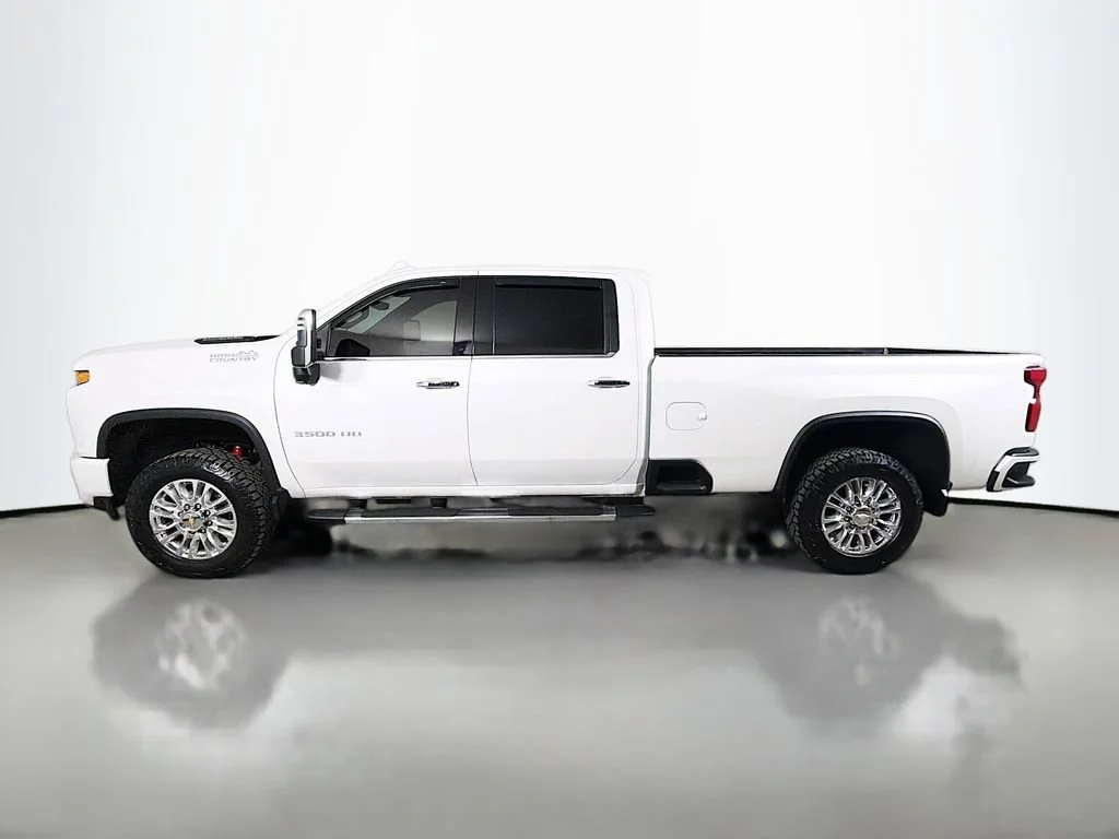 Used 2021 Iridescent Pearl Tricoat Chevrolet High Country image 9
