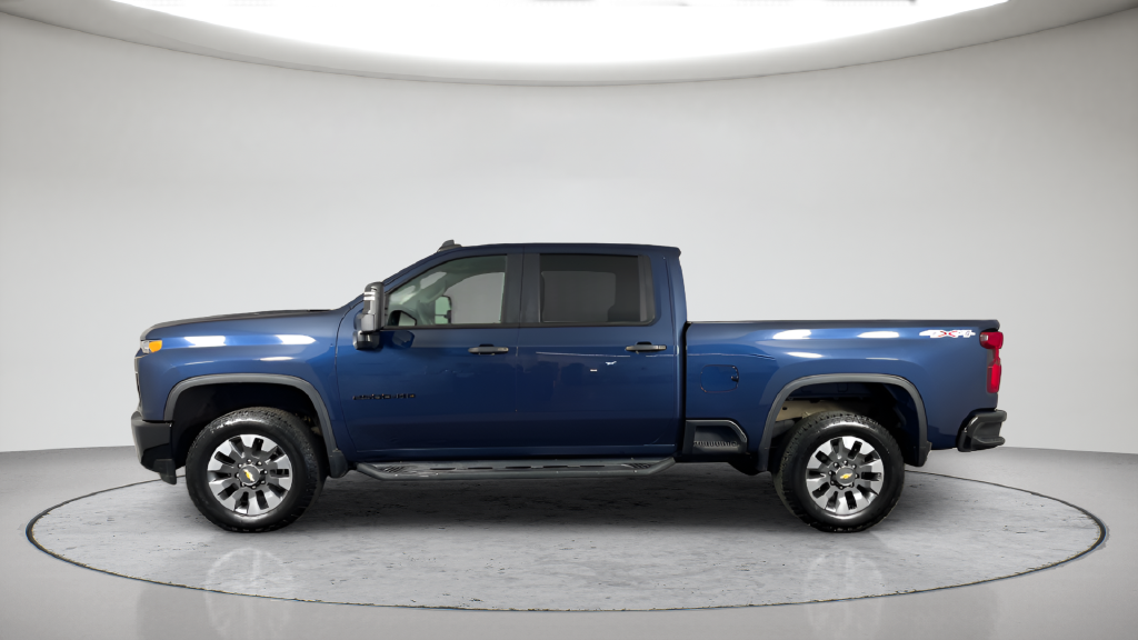 Used 2021 Blue Chevrolet Custom image 8