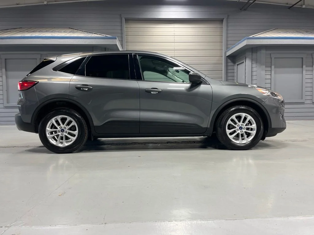 Used 2022 Gray Metallic Ford SE image 8