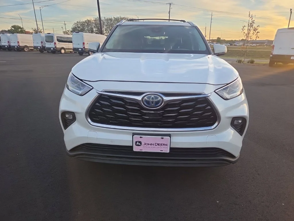 Used 2020 White Toyota Limited image 2