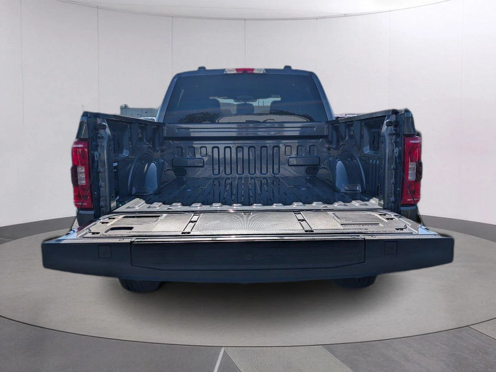Used 2023 Carbonized Gray Ford XLT image 5