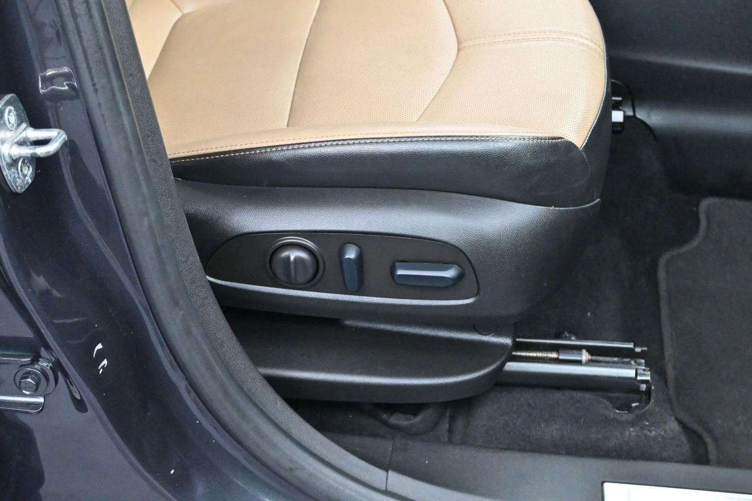 Used 2022 Iron Gray Metallic Chevrolet Premier image 35
