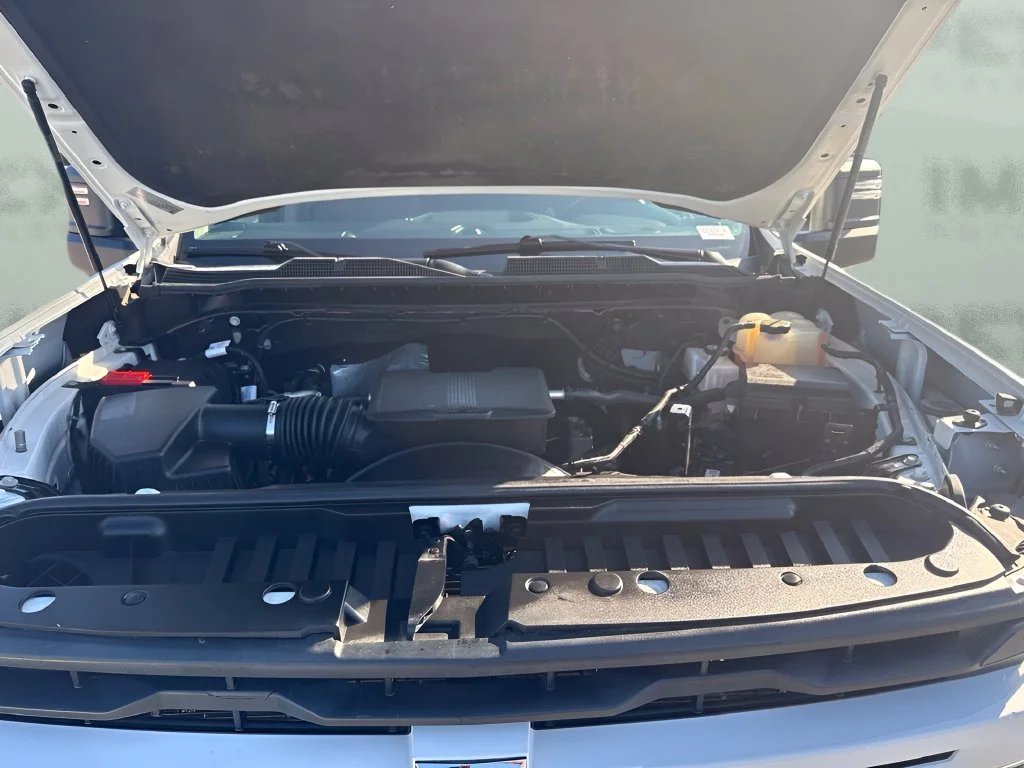 Used 2024 White Chevrolet Custom image 24