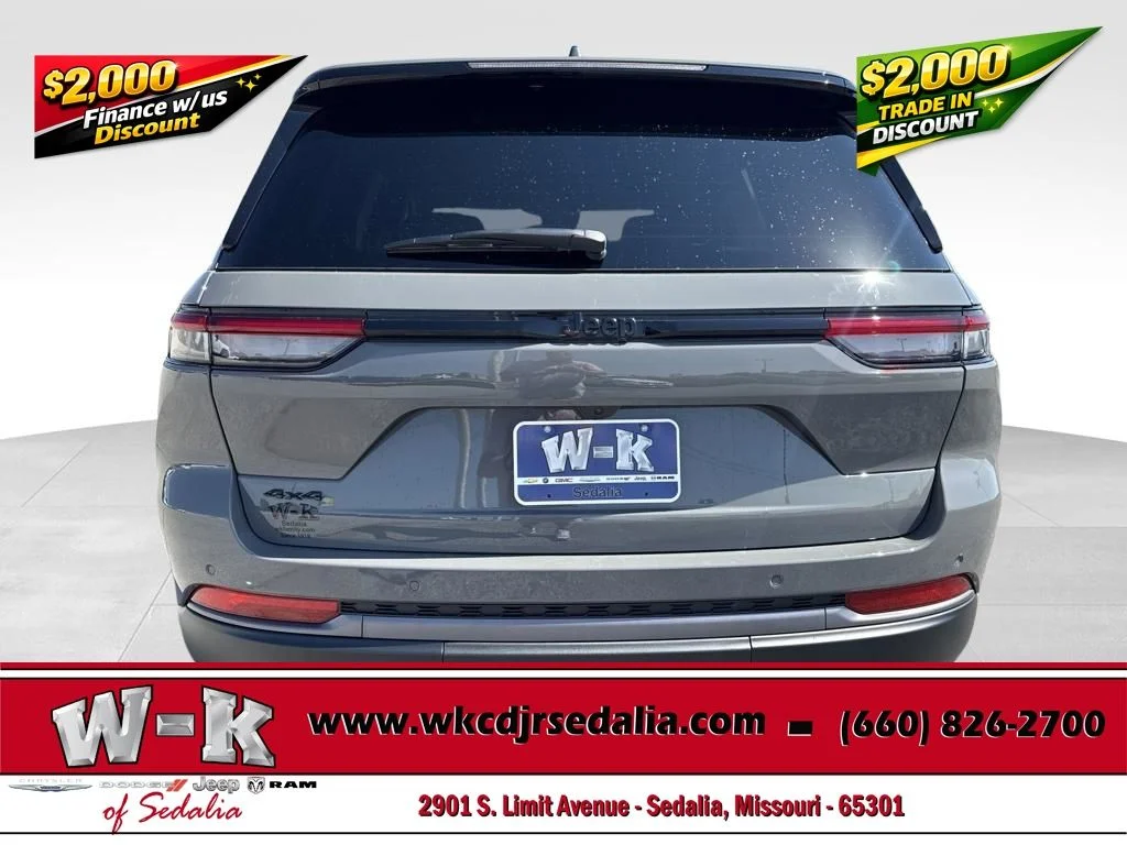 New 2027 Gray Jeep Altitude image 7