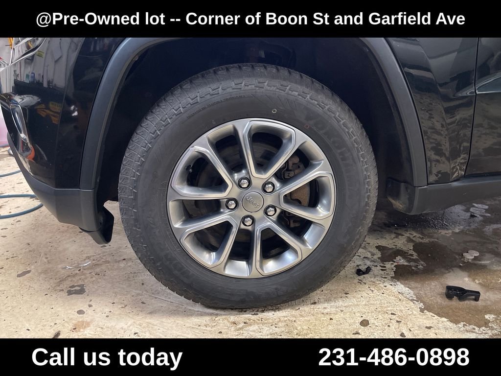 Used 2015 Green Jeep Limited image 11