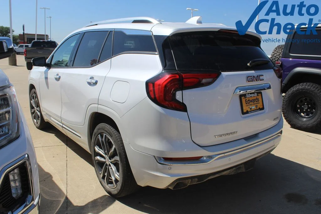 Used 2020 White Frost Tricoat GMC Denali image 3
