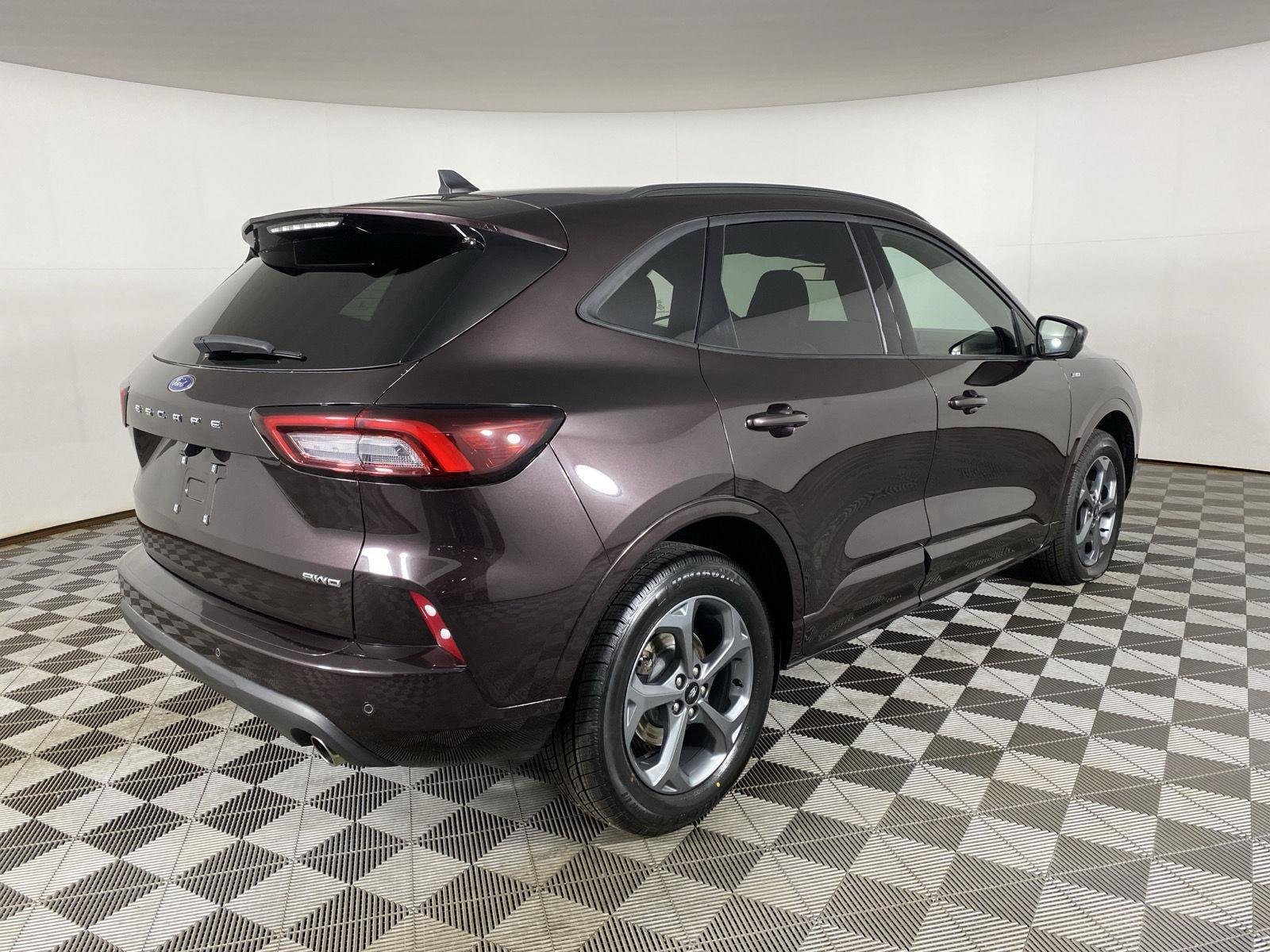 Used 2023 Cinnabar Red Ford ST-Line Select image 10