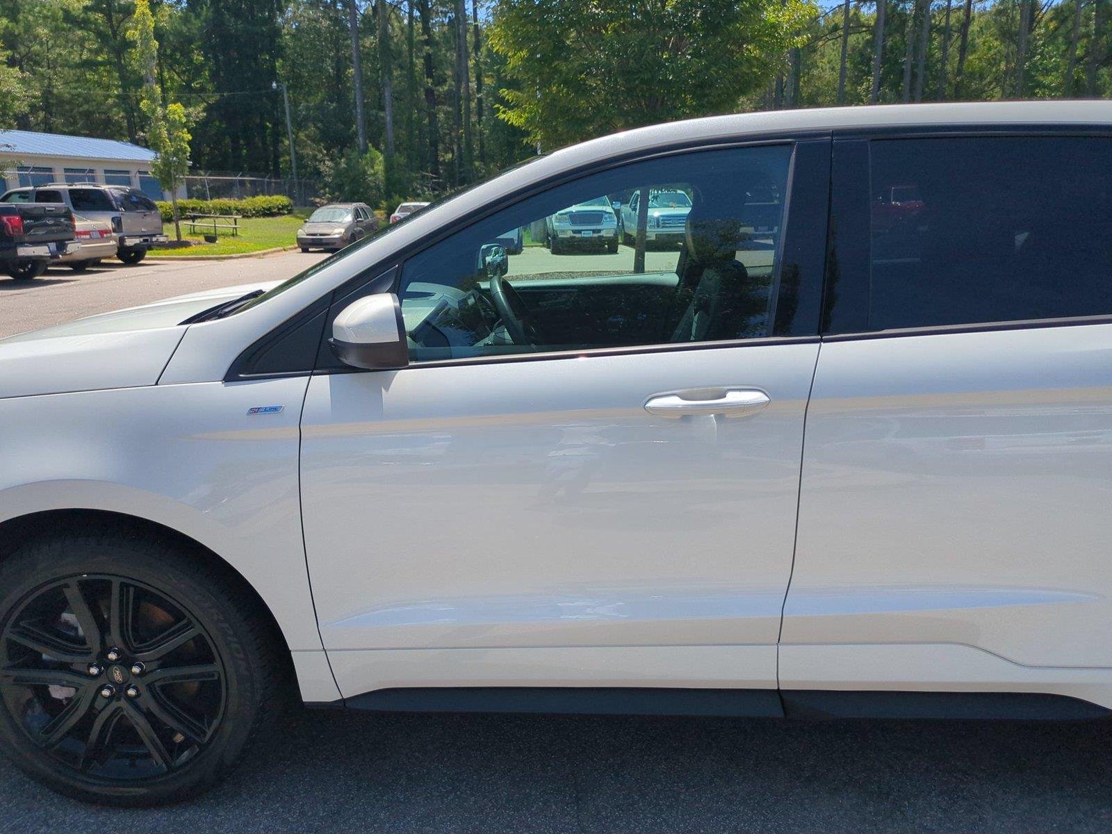 Used 2022 Star White Metallic Tri-Coat Ford ST-Line image 15