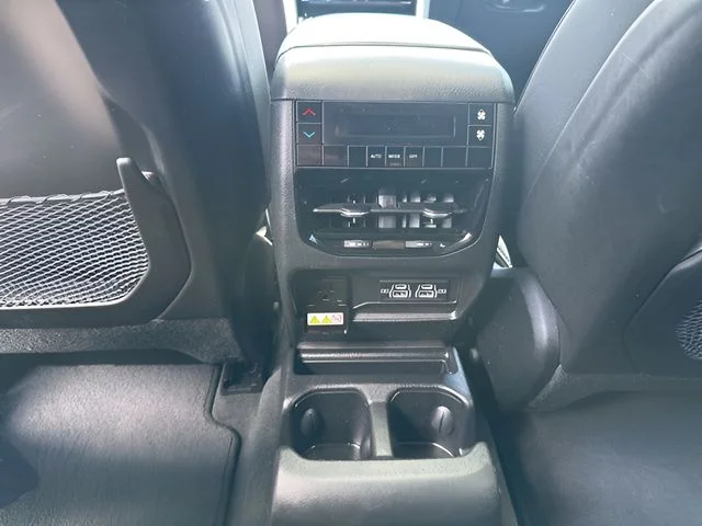 Used 2023 White Jeep Altitude image 33