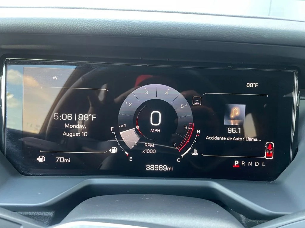 Used 2024 White GMC Elevation image 7