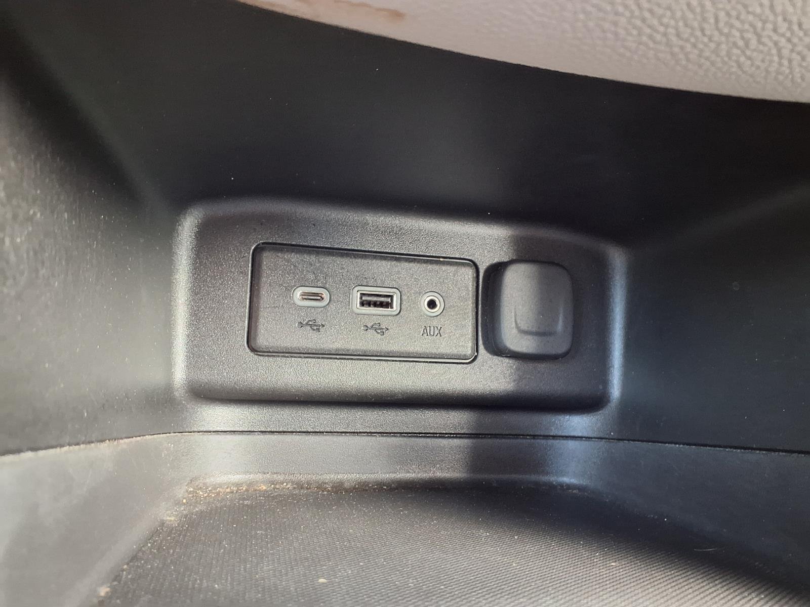 Used 2022 Summit White Chevrolet LS image 7