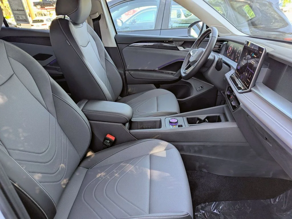 New 2026 White/off-white Volkswagen 2.0T SE image 20