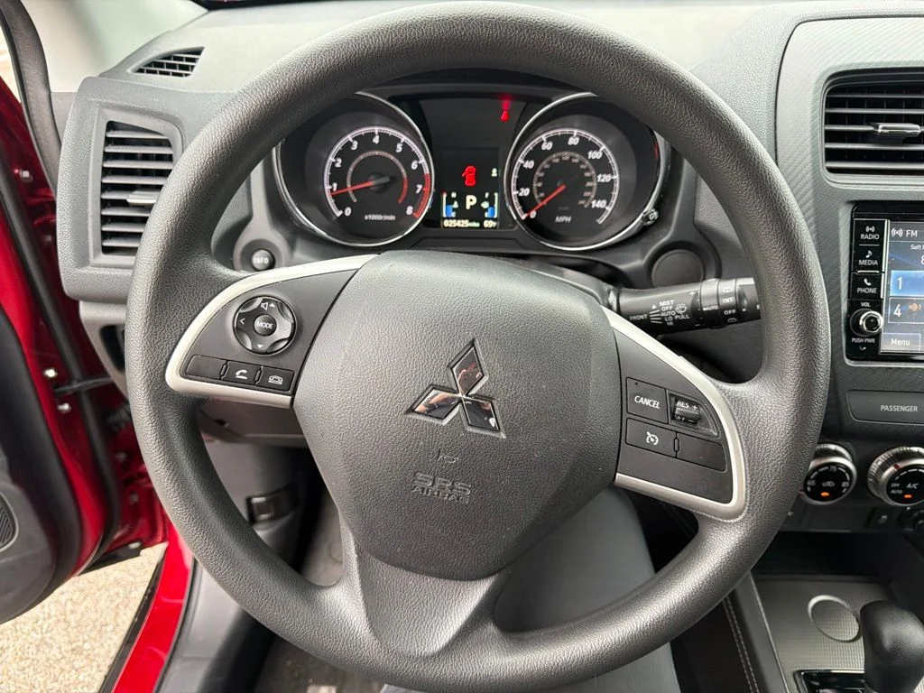 Used 2021  Mitsubishi 2.0 ES image 17