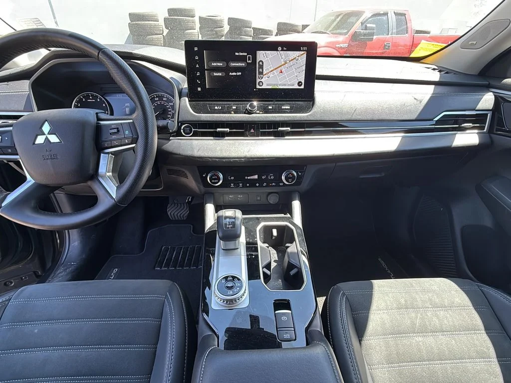 Used 2025 Gray Mitsubishi SE image 17