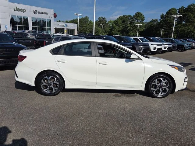 Used 2020 White Kia LXS image 13