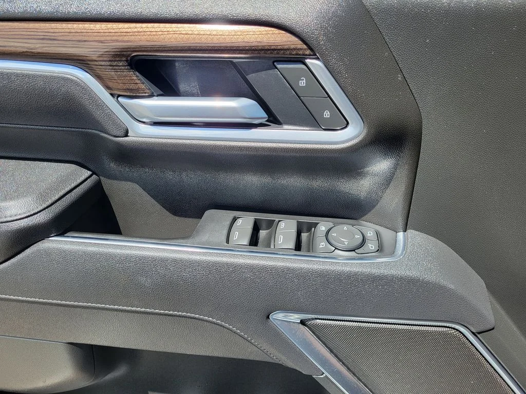Used 2025 Sterling Gray Metallic Chevrolet LT image 18