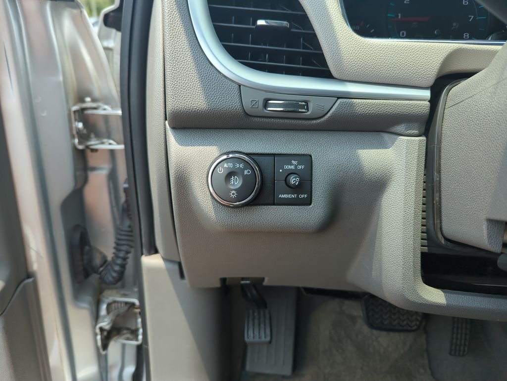 Used 2015 Silver Chevrolet 2LT image 20