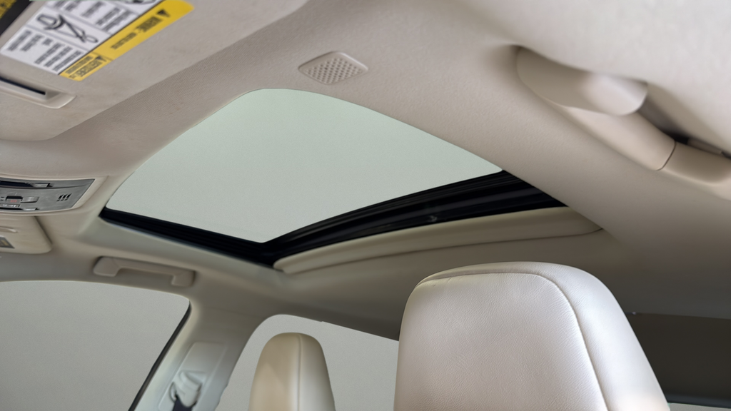 Used 2019 White Lexus 350 image 13
