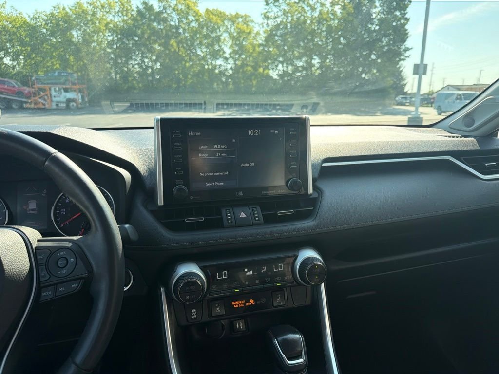 Used 2019 Silver Sky Metallic Toyota XLE Premium image 15
