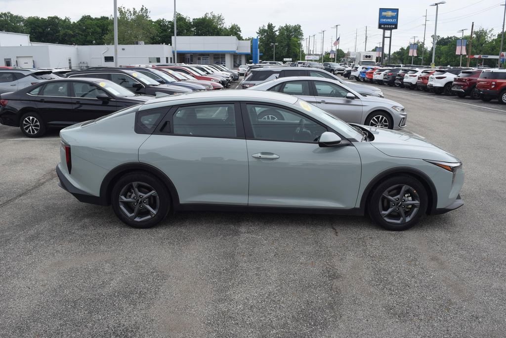 2025 Kia K4 LXS - Photo 8