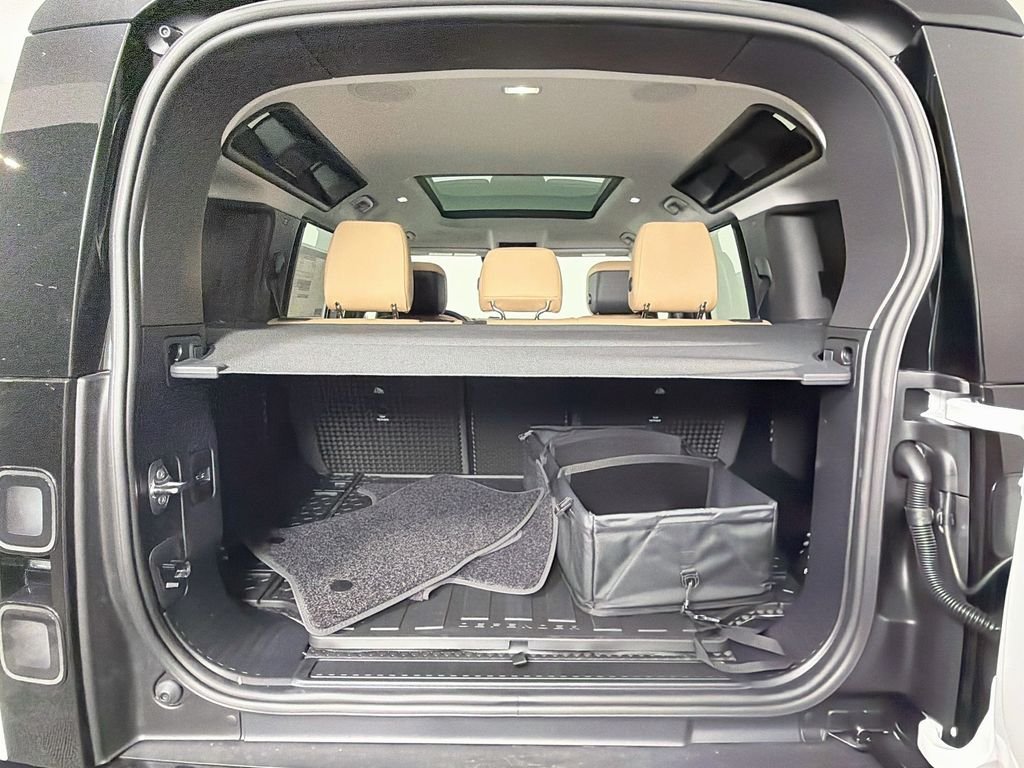 New 2026 Fuji White Land Rover X-Dynamic SE image 28