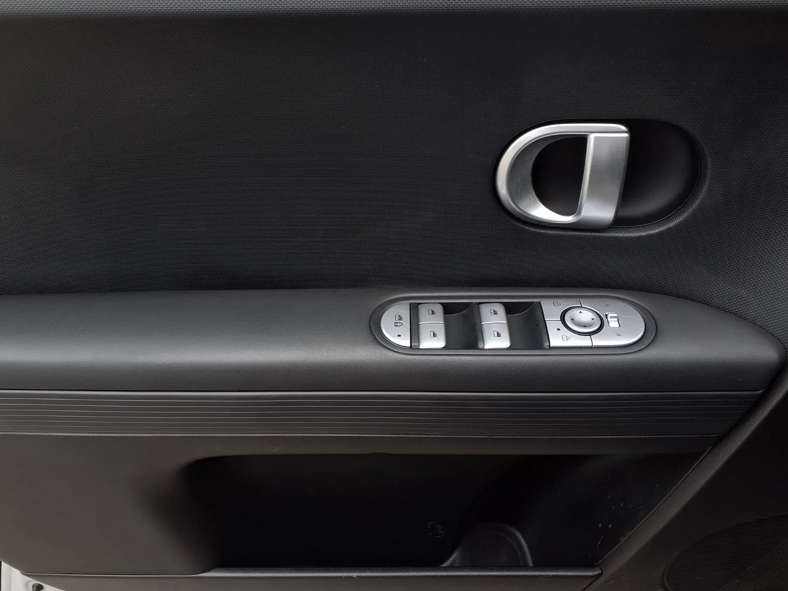Used 2024 Gray Hyundai SE Standard Range image 18