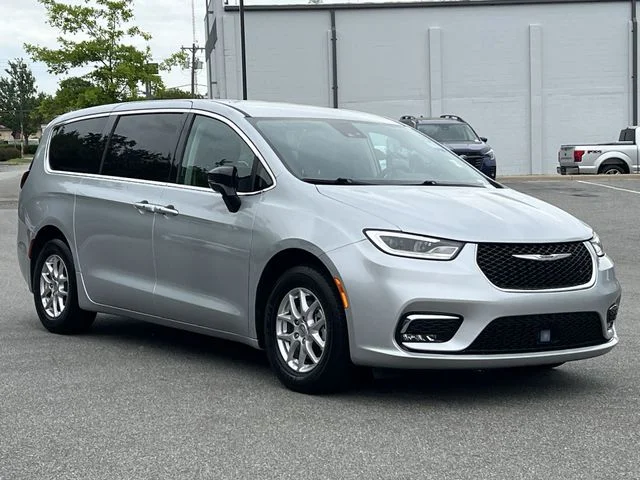 Used 2024 Silver Chrysler Touring L image 15