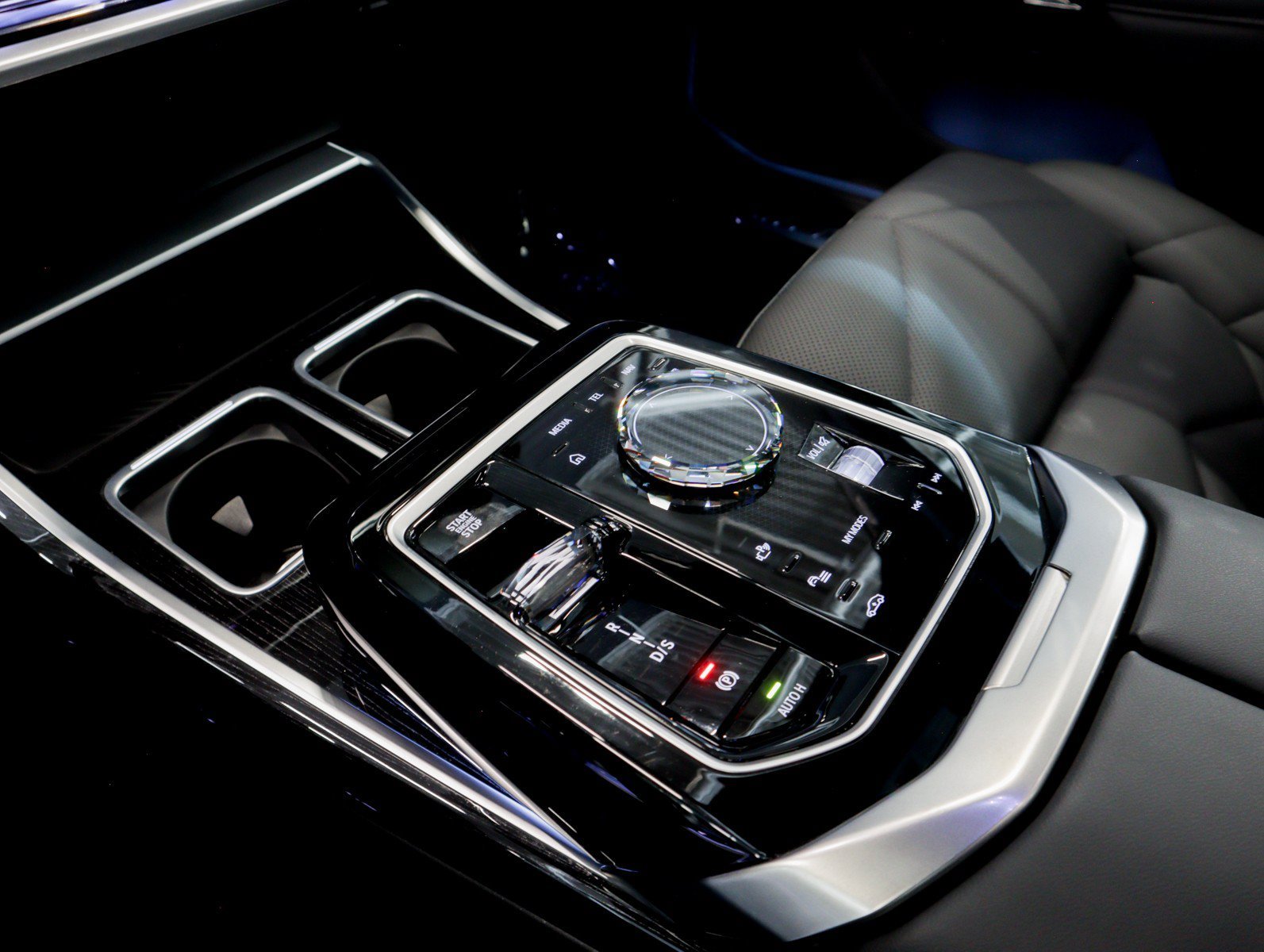 Used 2025 Frozen Deep Grey BMW 740i image 19
