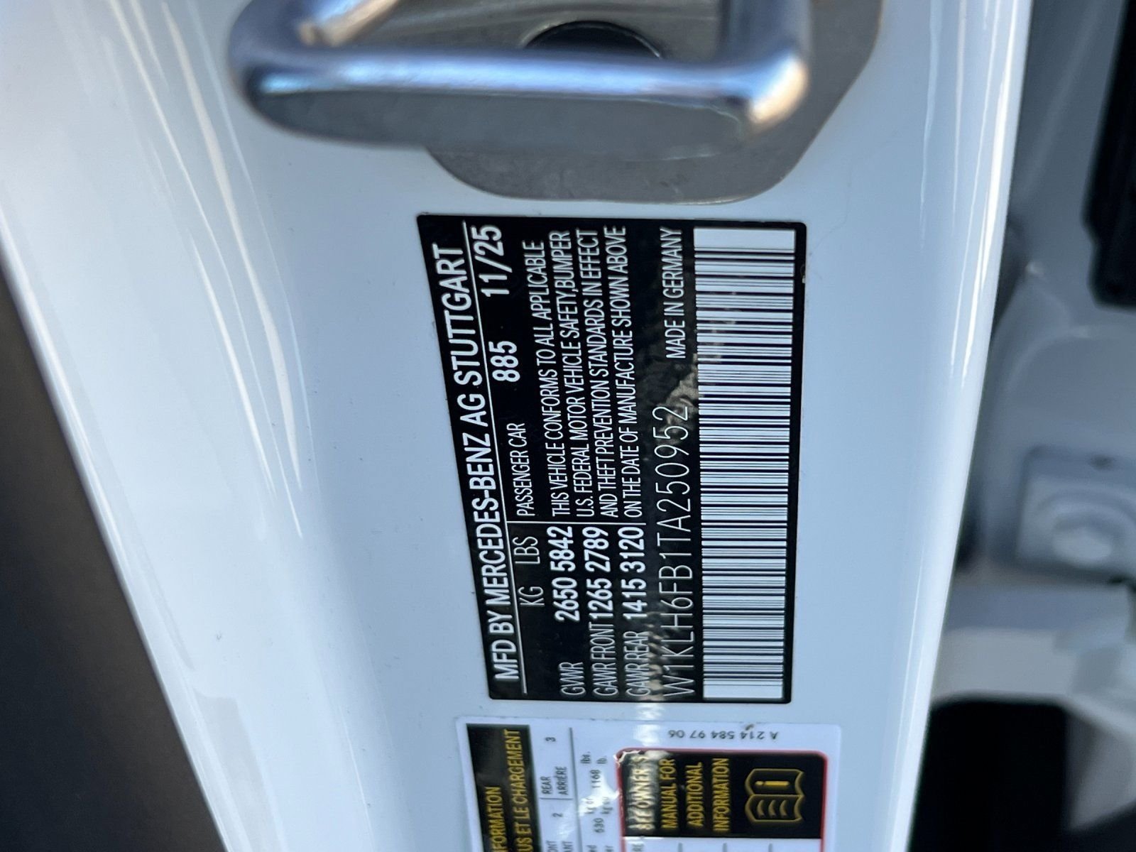 New 2026 MANUFAKTUR Moonlight White Metallic Mercedes-Benz E 450 image 26