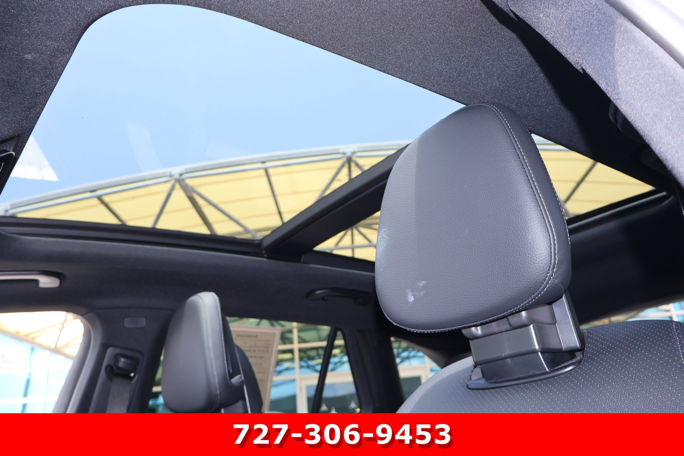 Certified Used 2025 Polar White Mercedes-Benz GLC 300 image 5