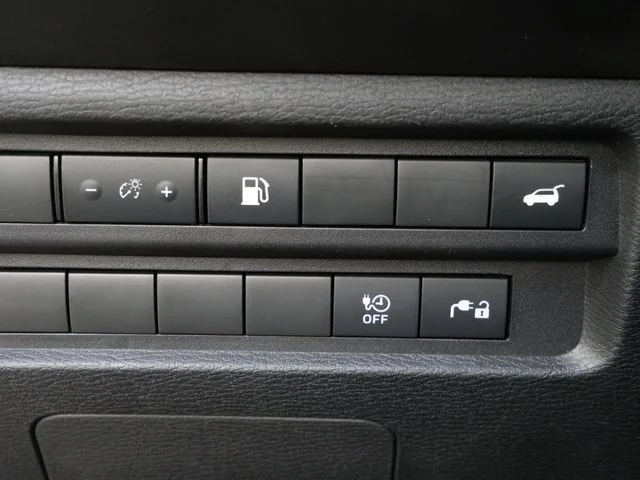 Used 2024 Silver Mitsubishi SE image 16