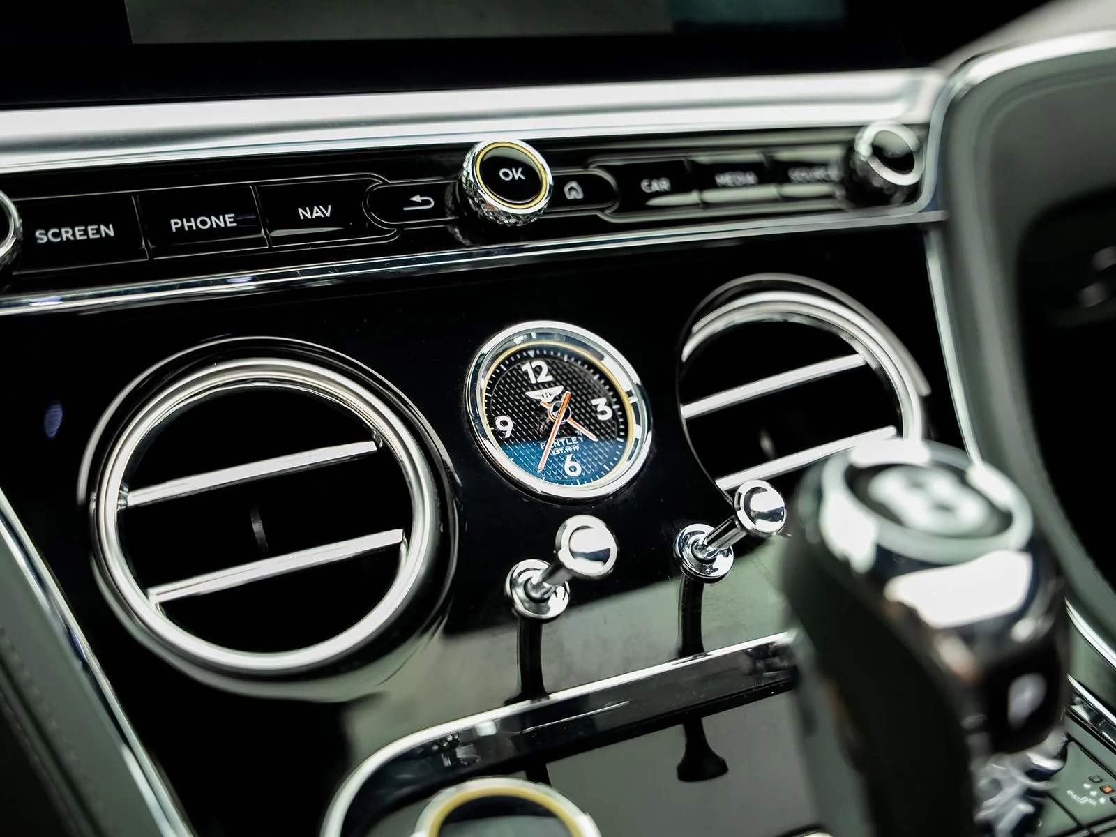 Used 2021 Green Bentley V8 image 49