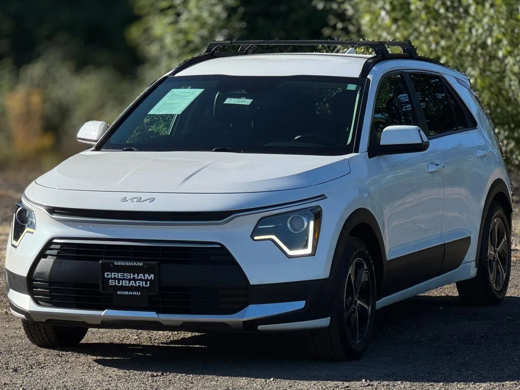 Used 2023 White Kia EX image 3