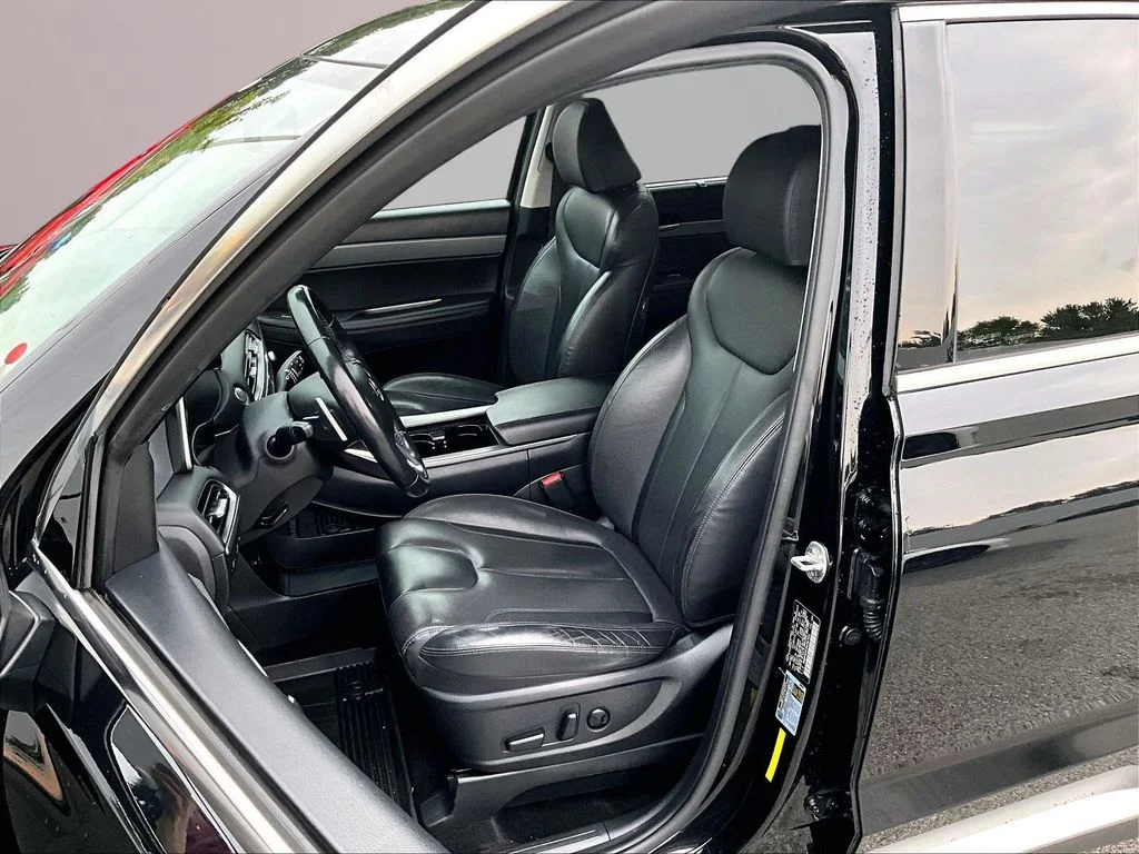 Used 2022 Black Hyundai SEL image 25