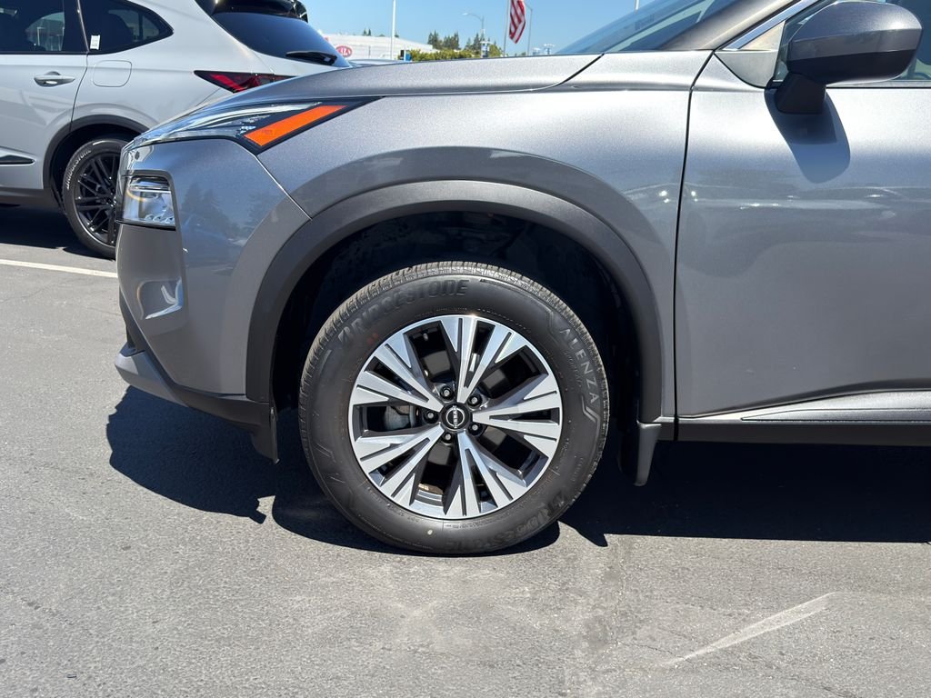Used 2023 Gray Nissan SV image 5