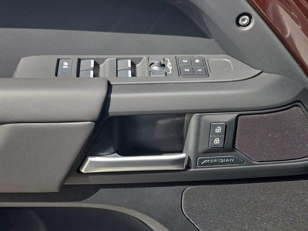 New 2026 Sedona Red Land Rover S image 29