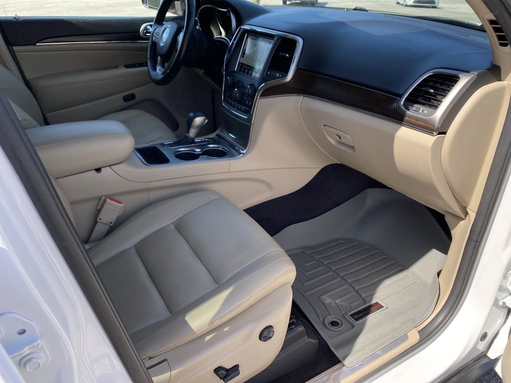 Used 2018 Bright White Clearcoat Jeep Limited image 33