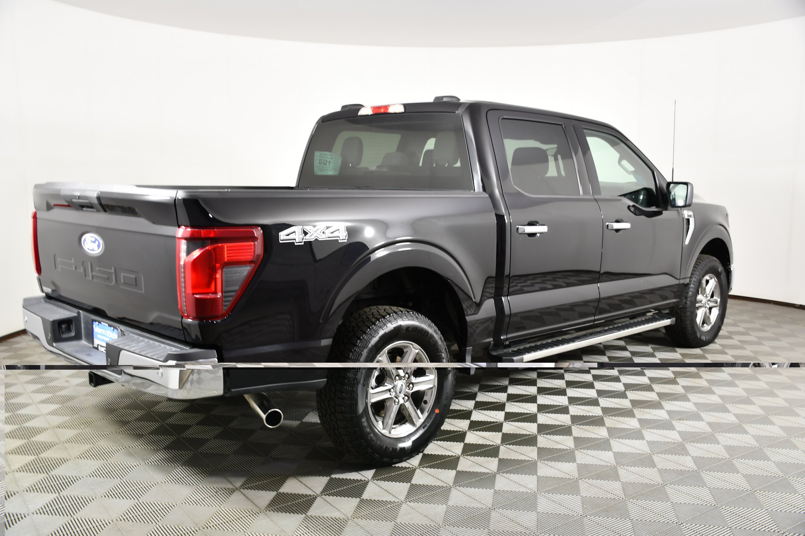 Used 2025 Black Metallic Ford XLT image 6