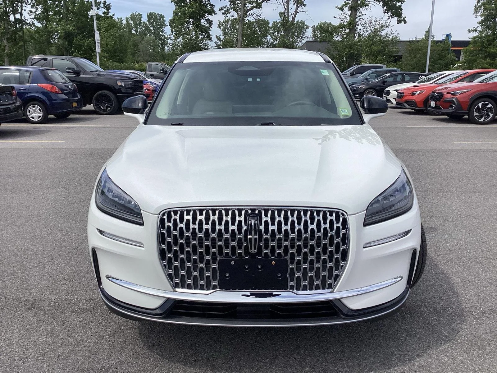 Used 2024 Pristine White Metallic Tri-Coat Lincoln Premiere image 2
