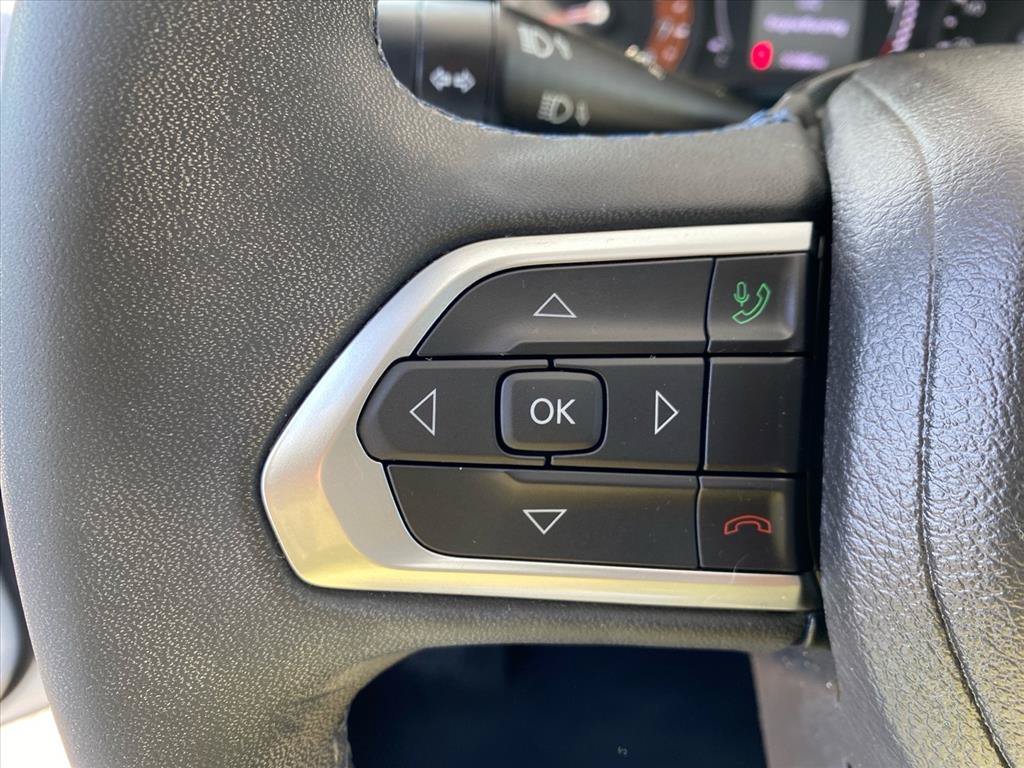 Used 2022 Bright White Clearcoat Jeep Latitude image 19