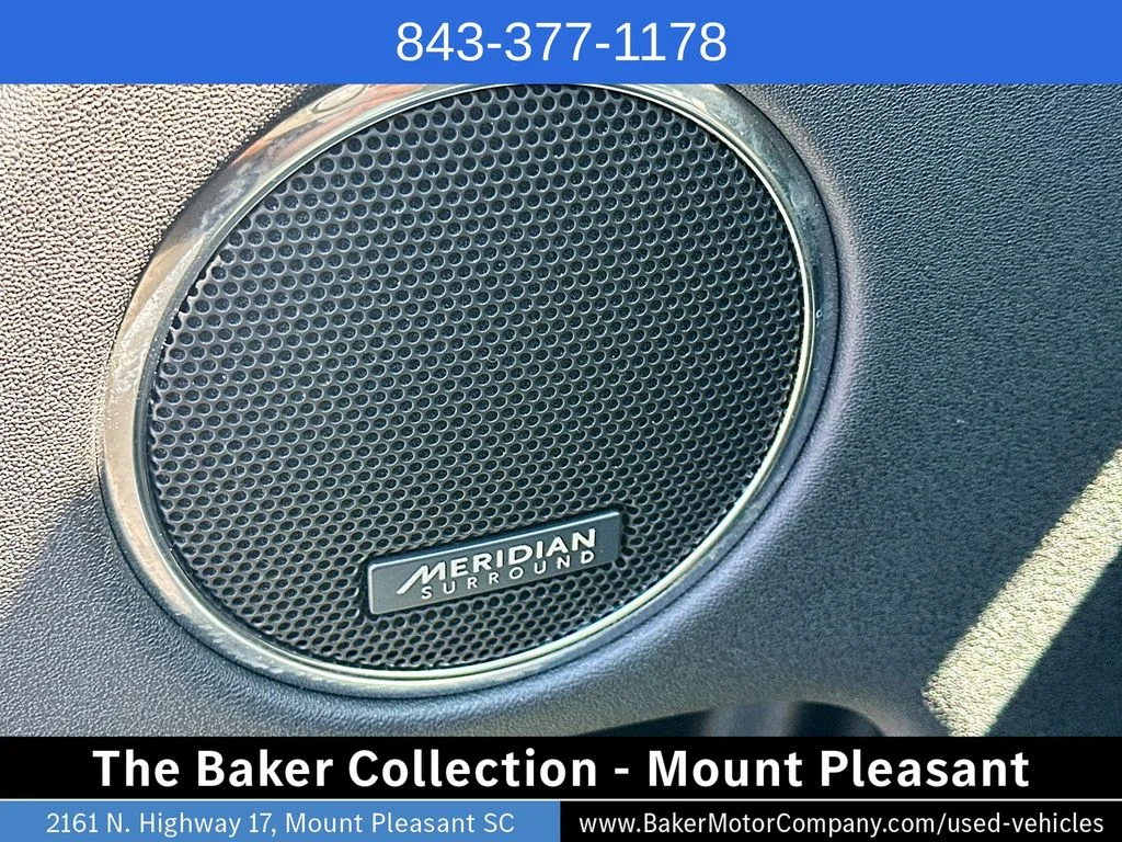 Used 2024 White Land Rover SE image 19