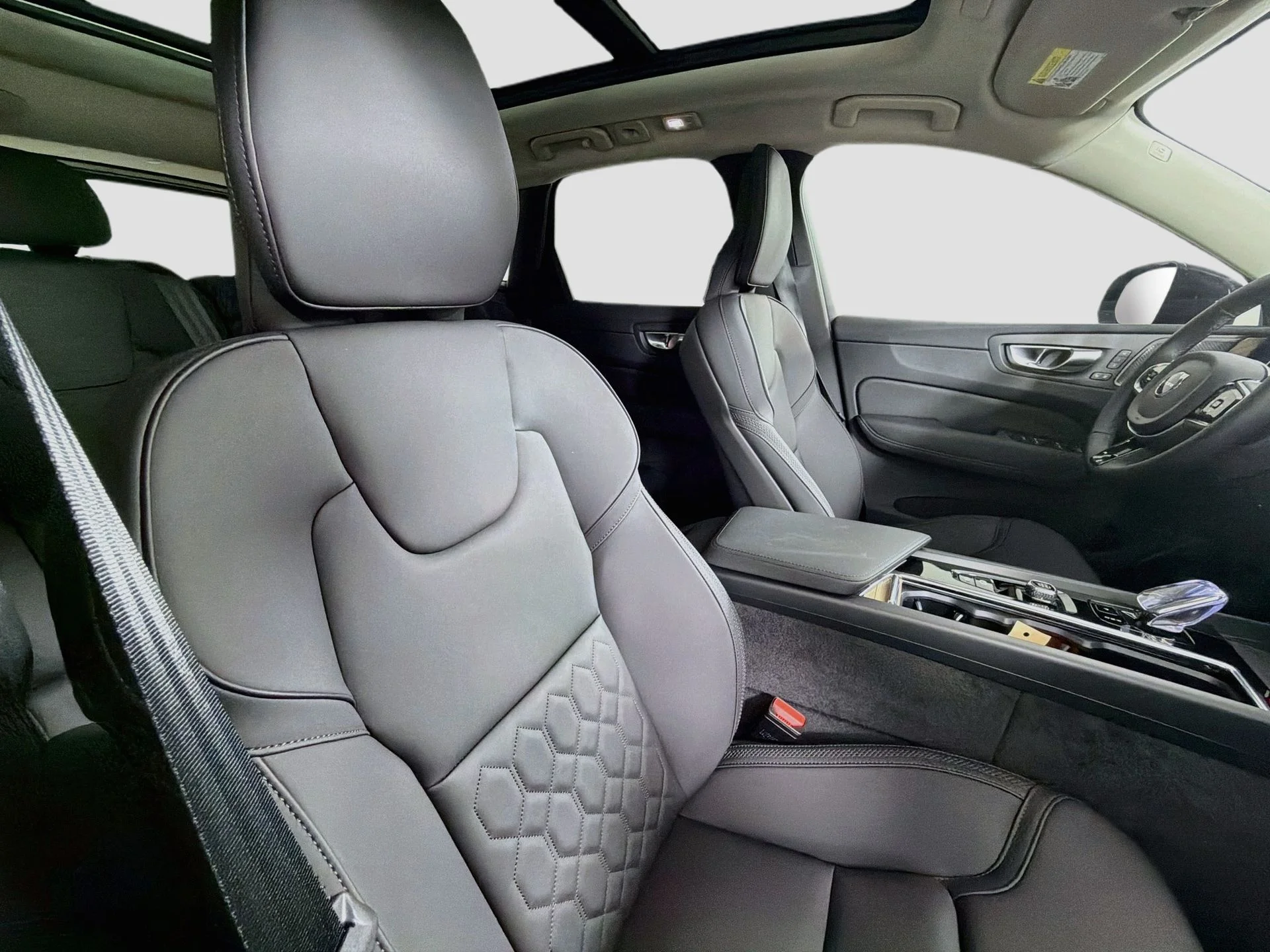 New 2026 Vapour Grey Volvo Plus image 28