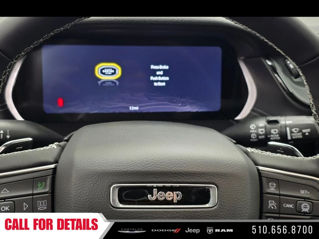 New 2026 Diamond Black Crystal Pearl-Coat Exterior Paint Jeep Altitude image 21