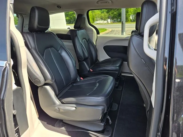 Used 2023 Black Chrysler Touring L image 19