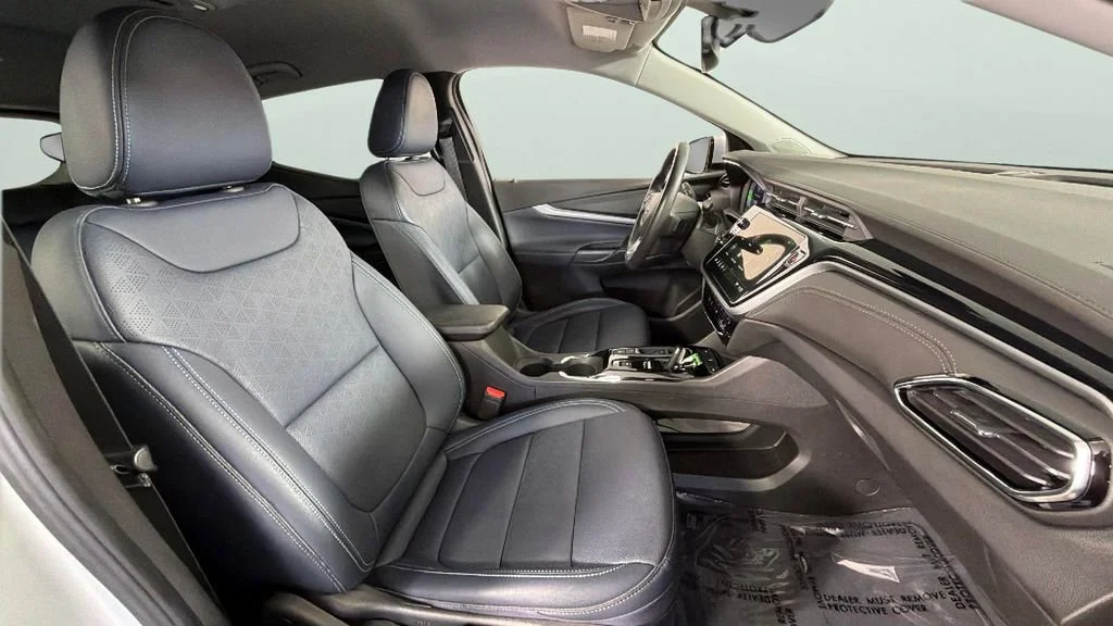 Used 2023 Silver Flare Metallic Chevrolet LT image 32